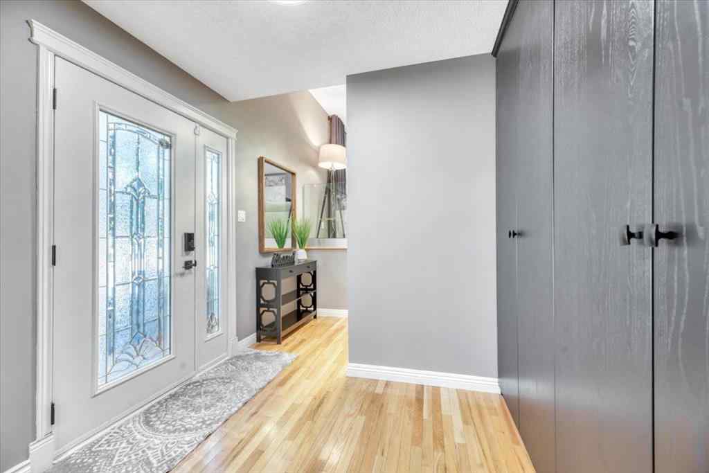 MLS® A2258174 - 15 Brazeau Crescent SW in Braeside Calgary, Residential