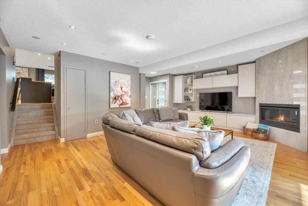 MLS® A2258174 - 15 Brazeau Crescent SW in Braeside Calgary, Residential