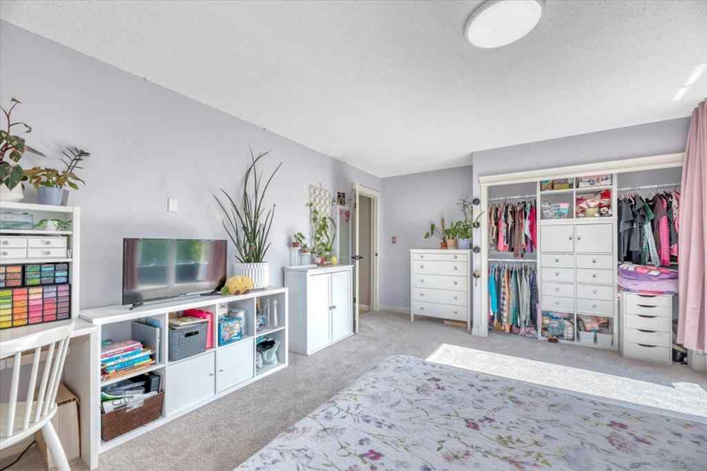 MLS® A2258174 - 15 Brazeau Crescent SW in Braeside Calgary, Residential
