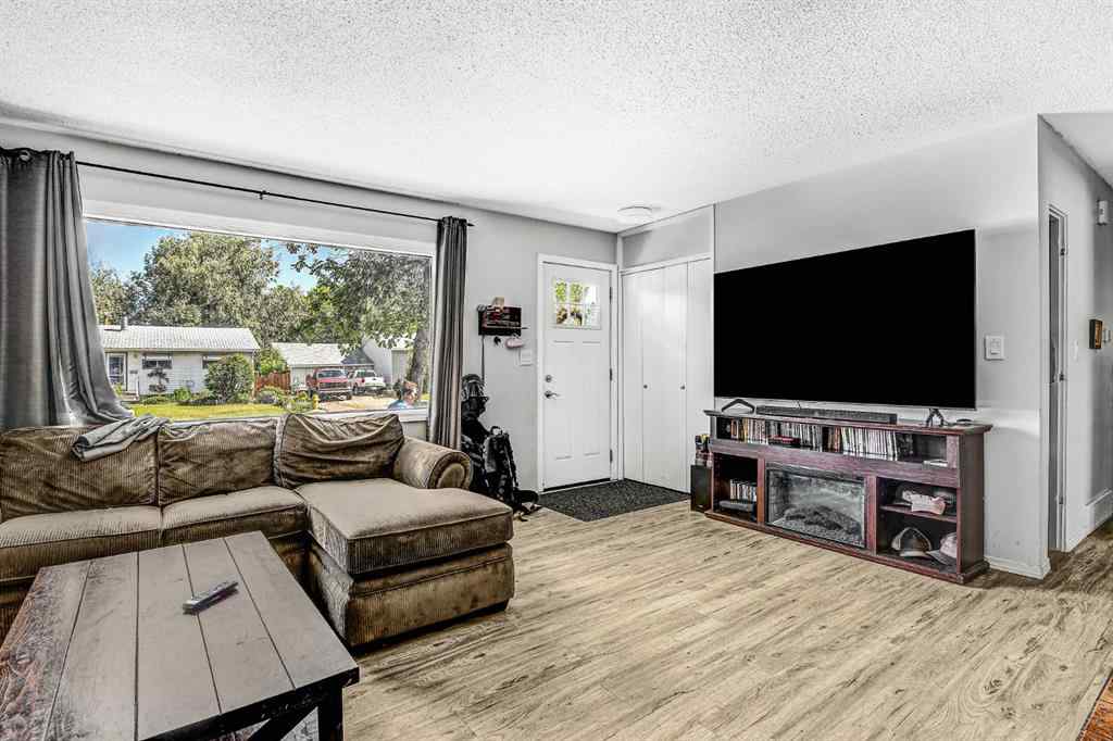 MLS® A2258192 - 9825 91 Avenue  in Highland Park Grande Prairie, Residential
