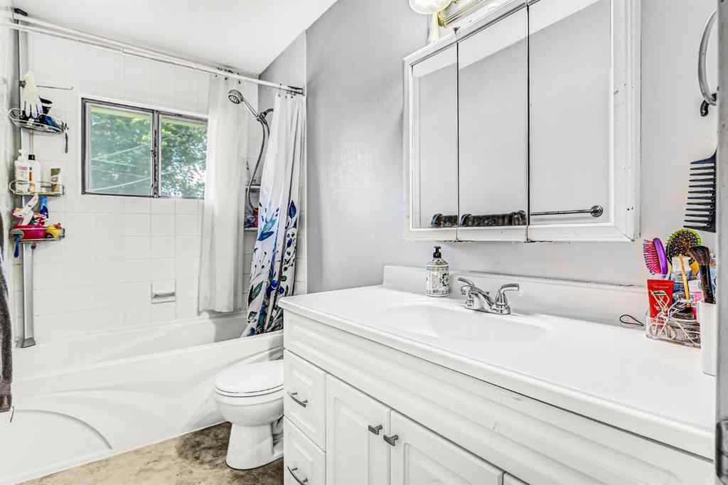 MLS® A2258192 - 9825 91 Avenue  in Highland Park Grande Prairie, Residential