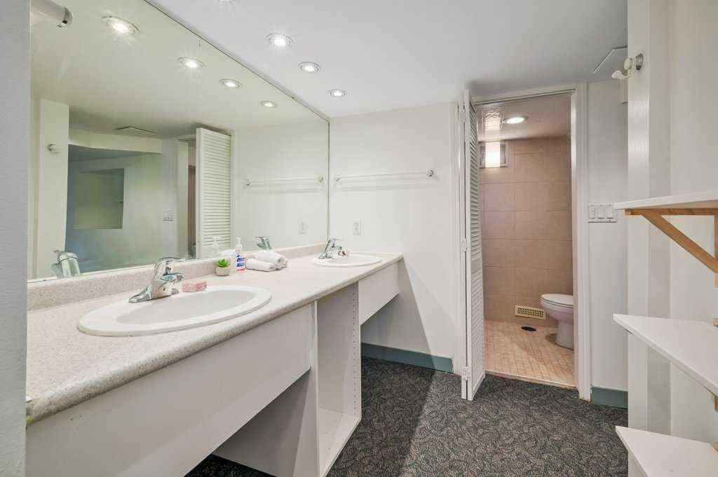 MLS® A2258199 - 322 9 Avenue NE in Crescent Heights Calgary, Residential