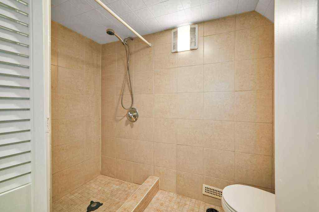 MLS® A2258199 - 322 9 Avenue NE in Crescent Heights Calgary, Residential