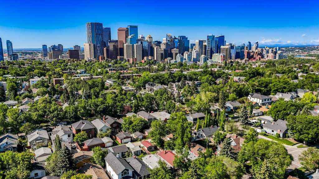 MLS® A2258199 - 322 9 Avenue NE in Crescent Heights Calgary, Residential