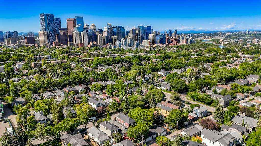 MLS® A2258199 - 322 9 Avenue NE in Crescent Heights Calgary, Residential