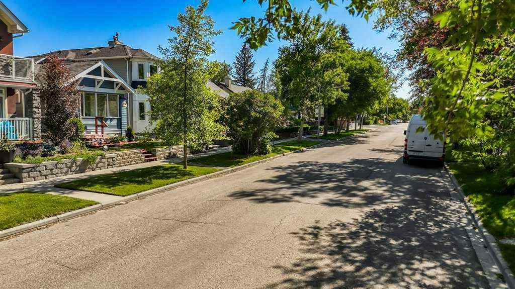 MLS® A2258199 - 322 9 Avenue NE in Crescent Heights Calgary, Residential