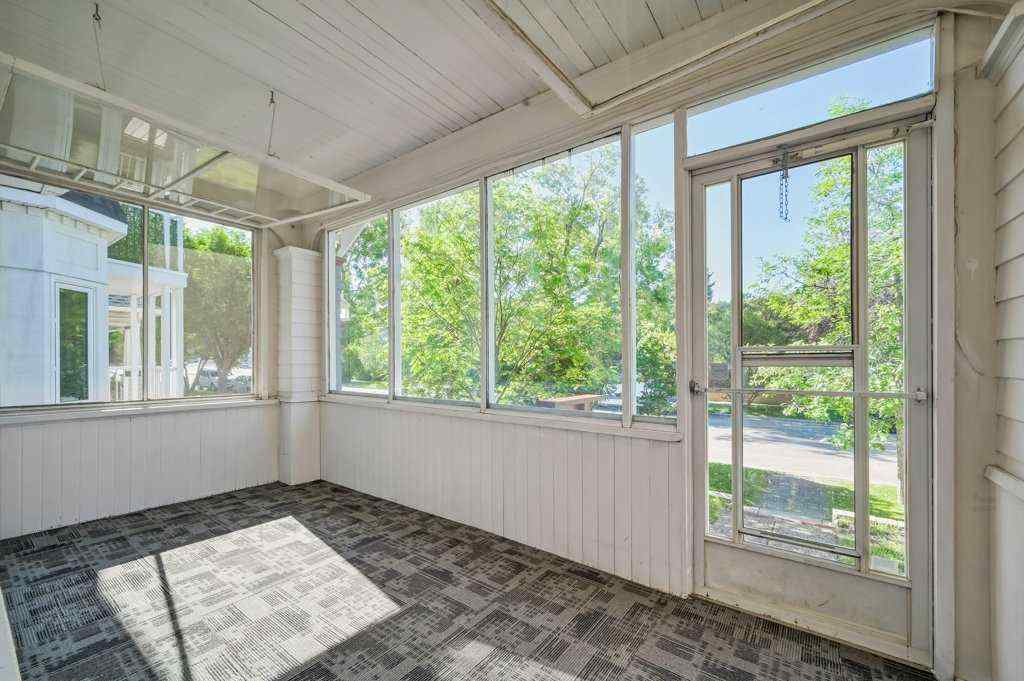 MLS® A2258199 - 322 9 Avenue NE in Crescent Heights Calgary, Residential
