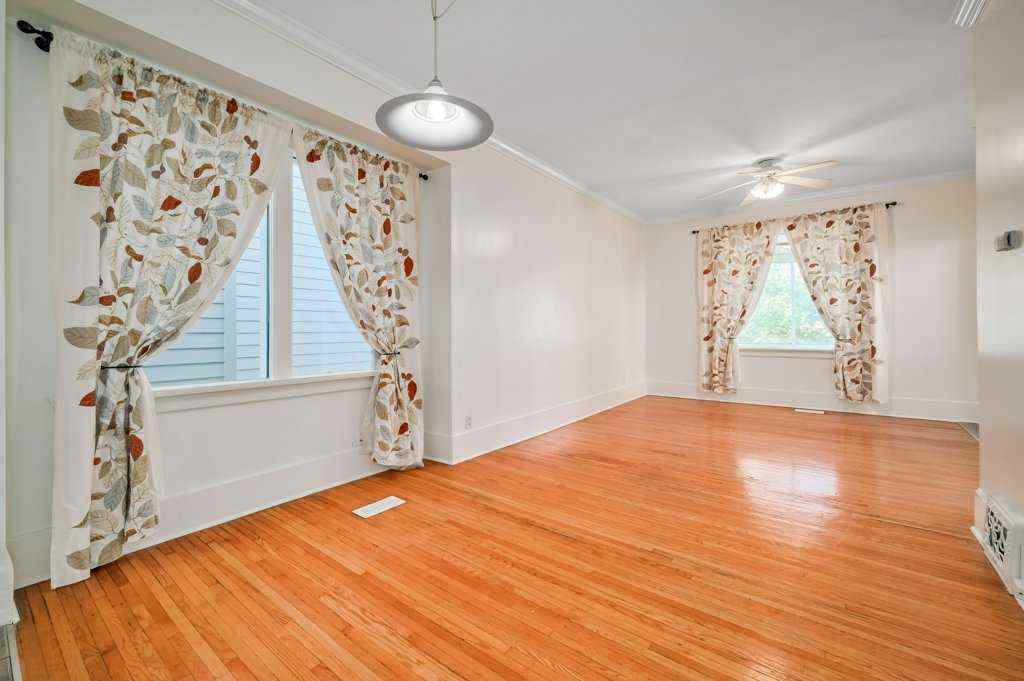 MLS® A2258199 - 322 9 Avenue NE in Crescent Heights Calgary, Residential