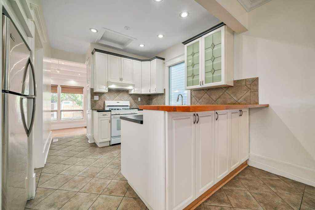 MLS® A2258199 - 322 9 Avenue NE in Crescent Heights Calgary, Residential