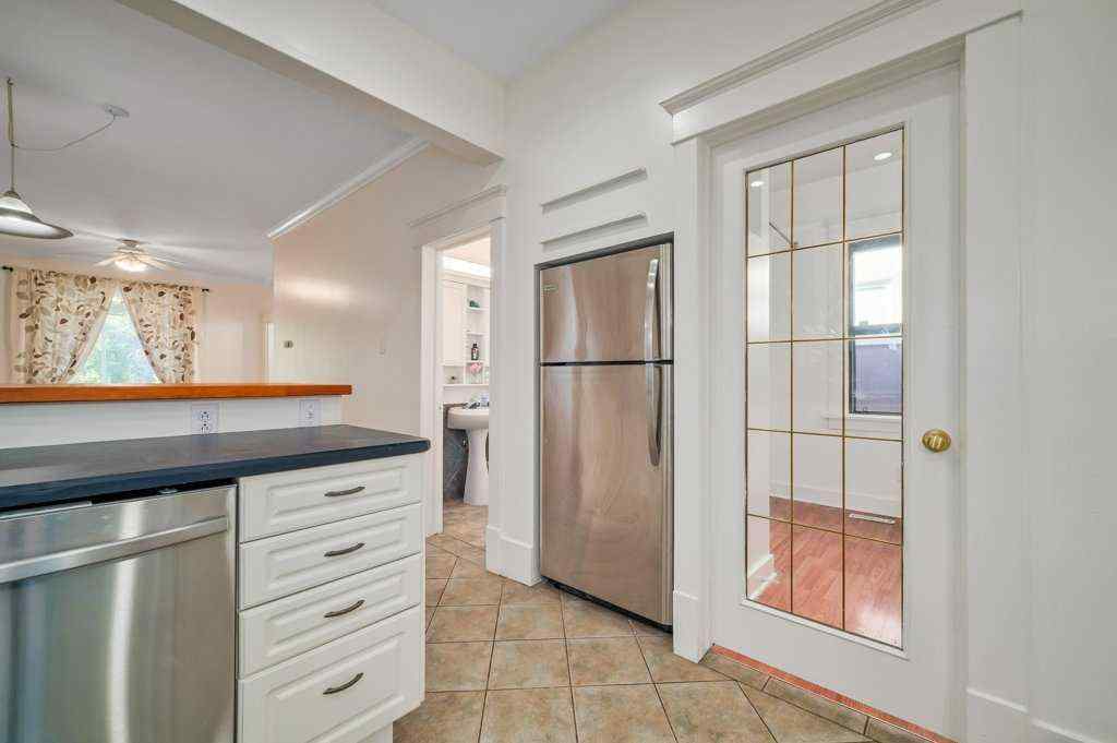 MLS® A2258199 - 322 9 Avenue NE in Crescent Heights Calgary, Residential