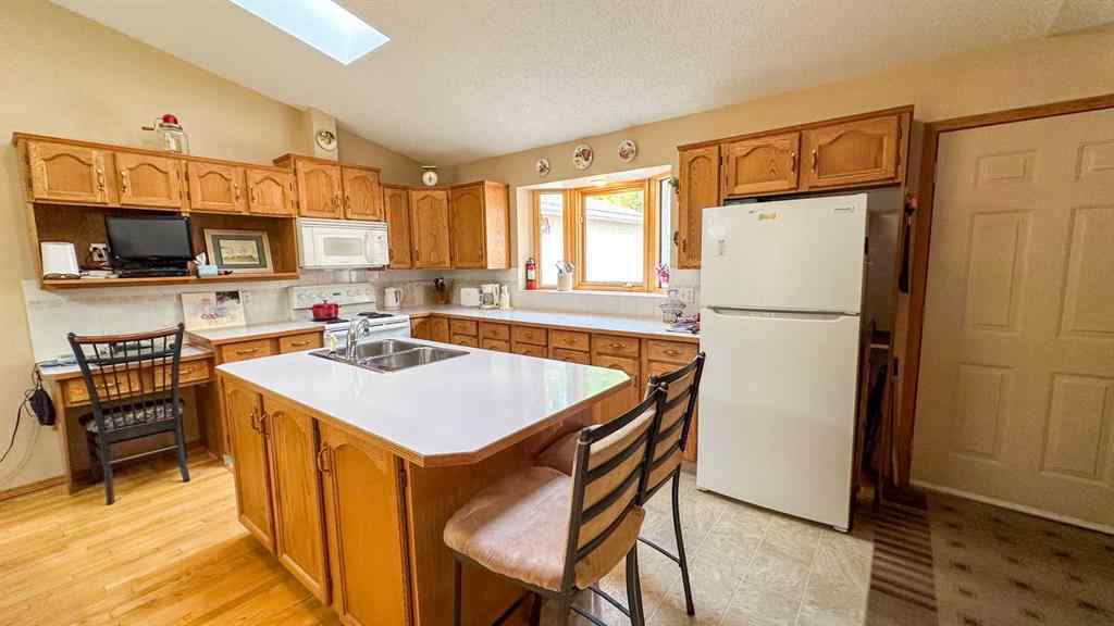 MLS® A2258207 - 808 1st Street NW in NONE Sundre, Residential
