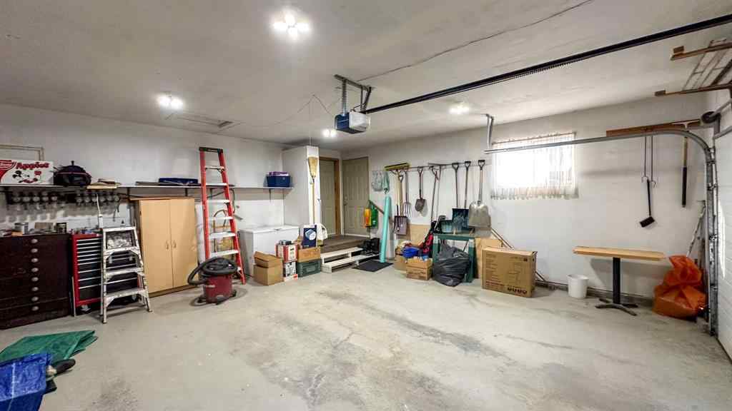 MLS® A2258207 - 808 1st Street NW in NONE Sundre, Residential