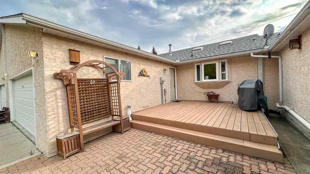 MLS® A2258207 - 808 1st Street NW in NONE Sundre, Residential