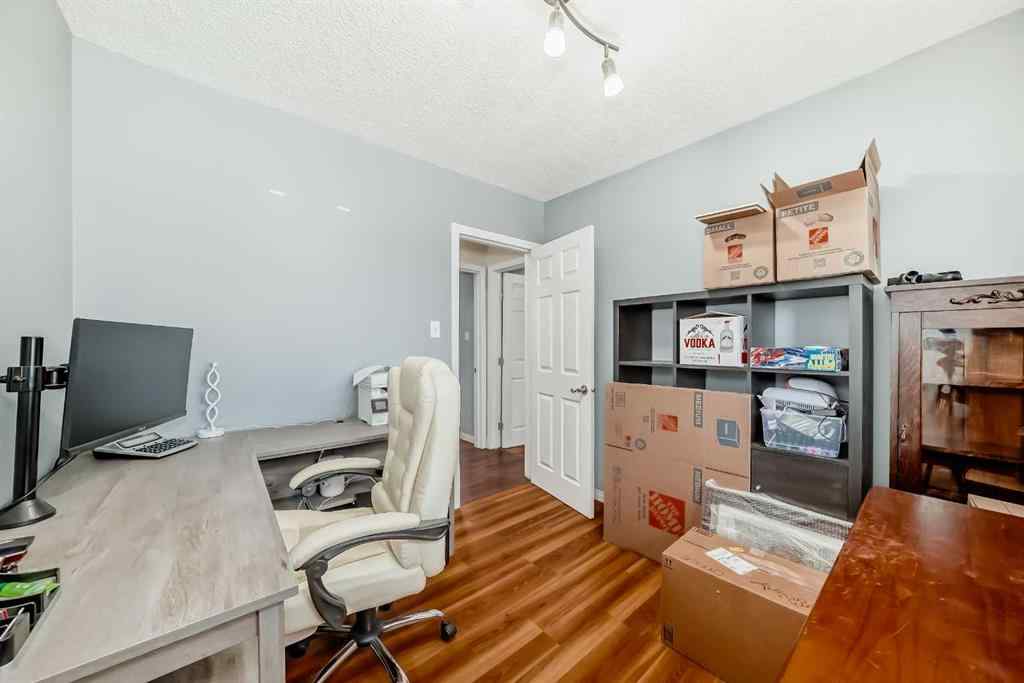 MLS® A2258210 - 727 macleay Road NE in Mayland Heights Calgary, Residential