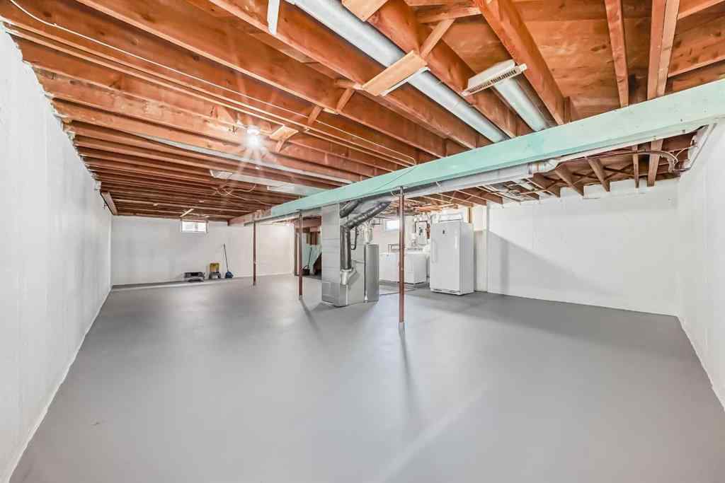MLS® A2258210 - 727 macleay Road NE in Mayland Heights Calgary, Residential