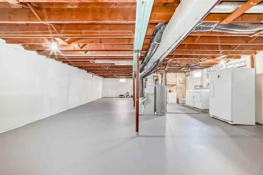 MLS® A2258210 - 727 macleay Road NE in Mayland Heights Calgary, Residential
