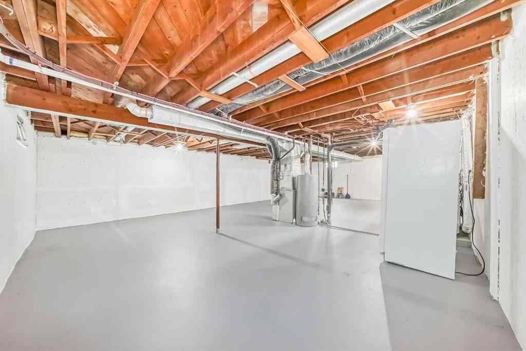 MLS® A2258210 - 727 macleay Road NE in Mayland Heights Calgary, Residential