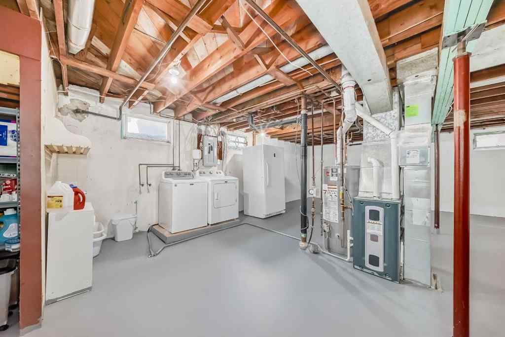 MLS® A2258210 - 727 macleay Road NE in Mayland Heights Calgary, Residential