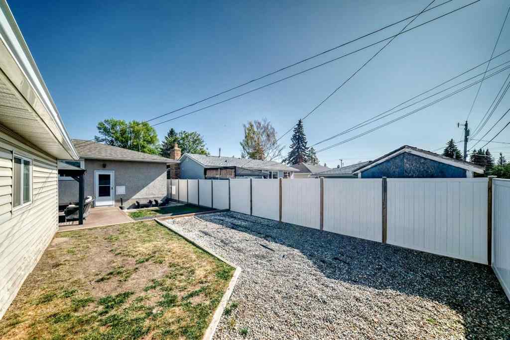 MLS® A2258210 - 727 macleay Road NE in Mayland Heights Calgary, Residential