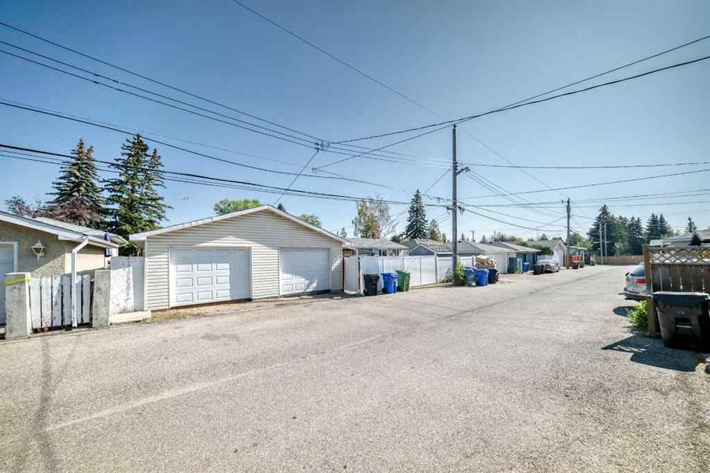 MLS® A2258210 - 727 macleay Road NE in Mayland Heights Calgary, Residential