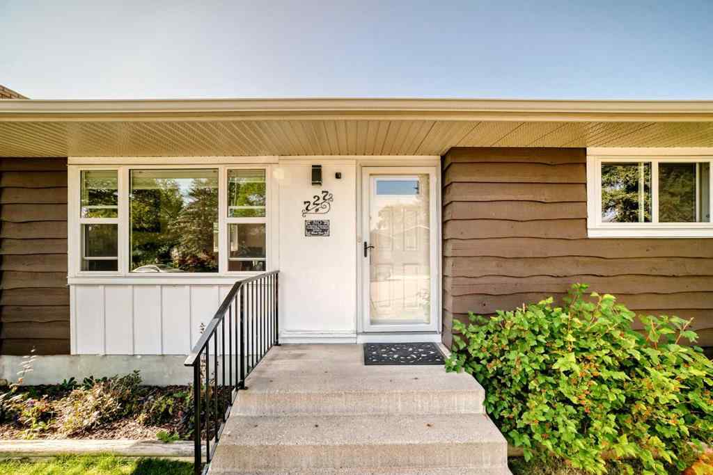 MLS® A2258210 - 727 macleay Road NE in Mayland Heights Calgary, Residential