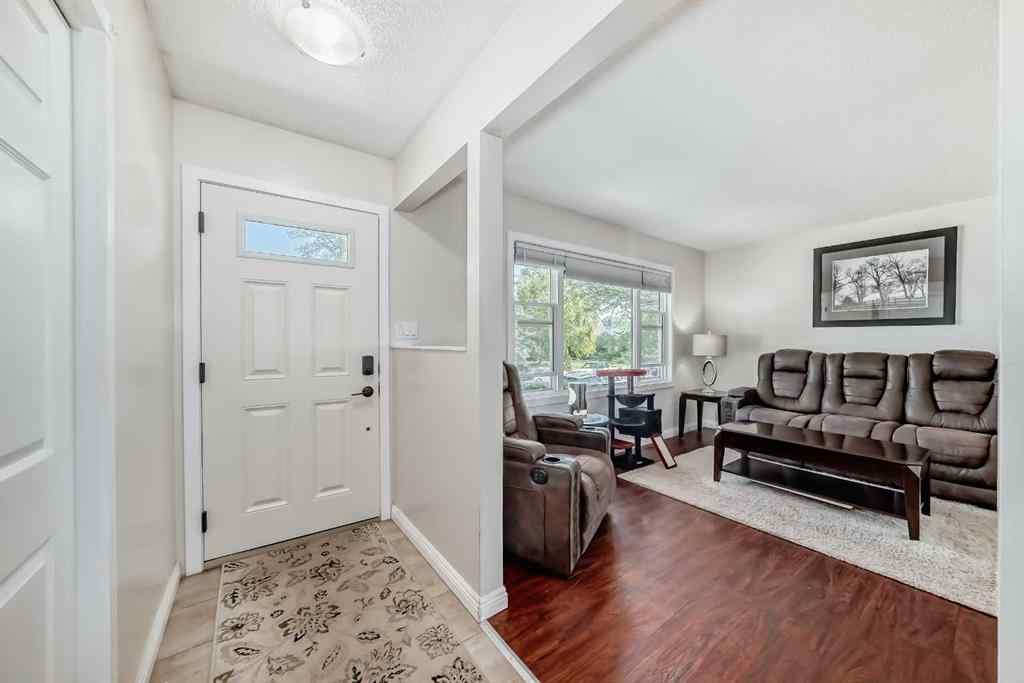 MLS® A2258210 - 727 macleay Road NE in Mayland Heights Calgary, Residential