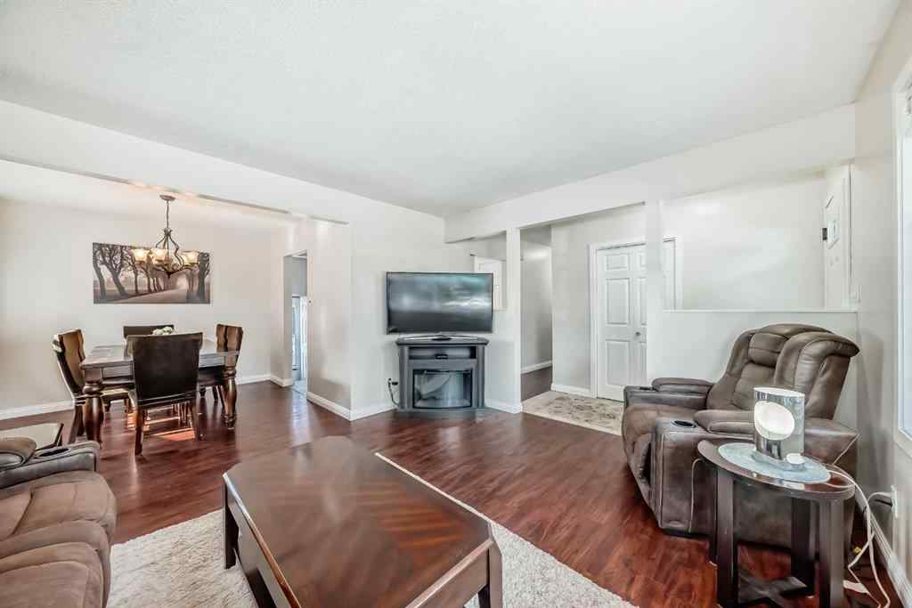 MLS® A2258210 - 727 macleay Road NE in Mayland Heights Calgary, Residential