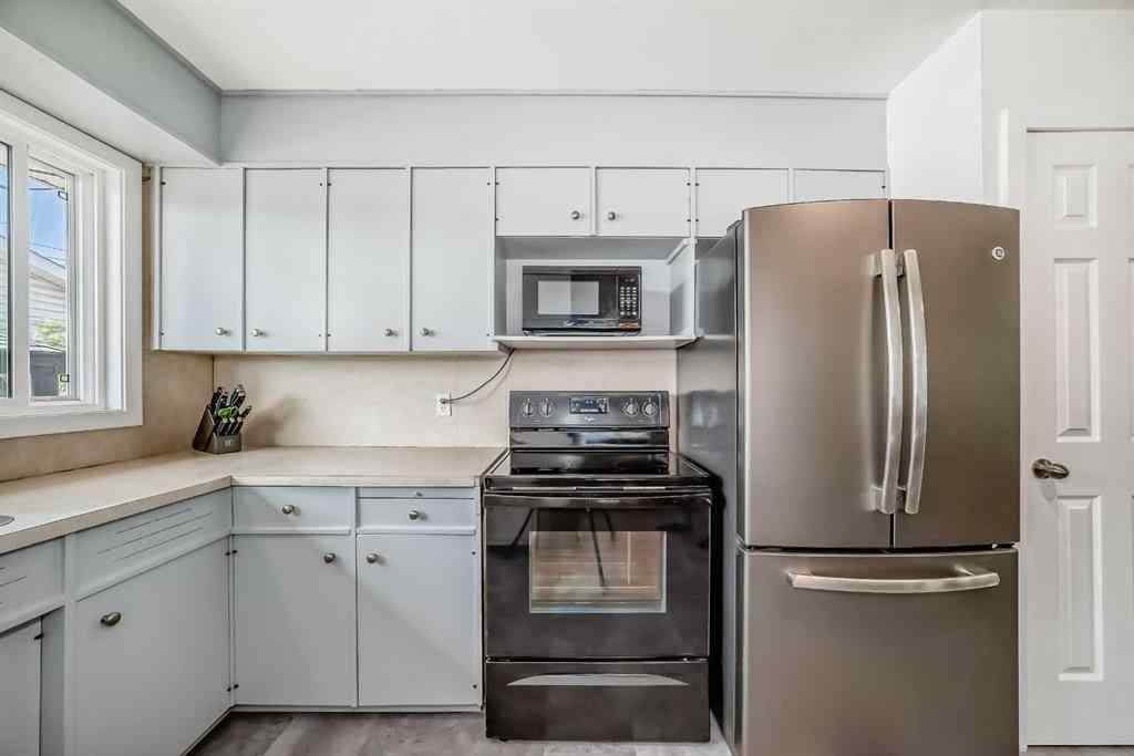 MLS® A2258210 - 727 macleay Road NE in Mayland Heights Calgary, Residential