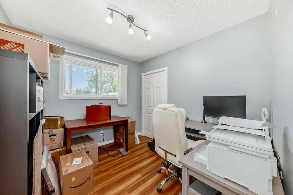 MLS® A2258210 - 727 macleay Road NE in Mayland Heights Calgary, Residential
