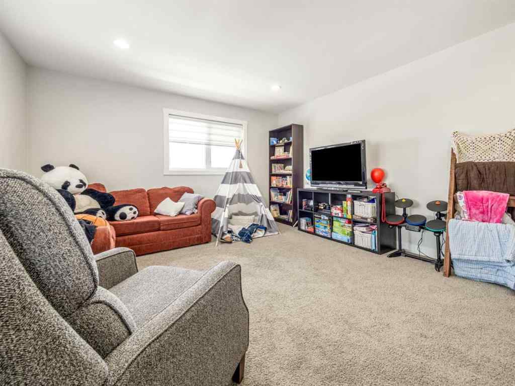 MLS® A2258227 - 4421 40 Avenue S in Southgate Lethbridge, Residential