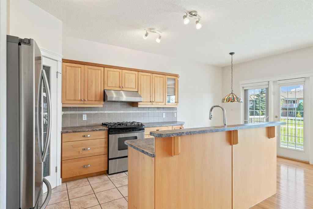 MLS® A2258228 - 214 Shannon Estates Terrace SW in Shawnessy Calgary, Residential