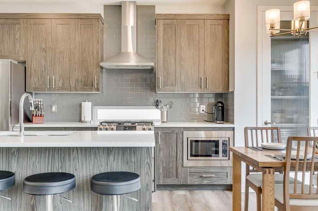 MLS® A2258243 - 1112 Chinook Gate Bay SW in Chinook Gate Airdrie, Residential