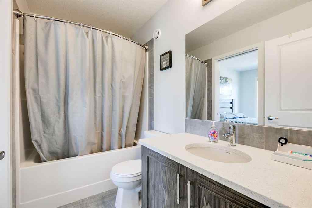 MLS® A2258243 - 1112 Chinook Gate Bay SW in Chinook Gate Airdrie, Residential