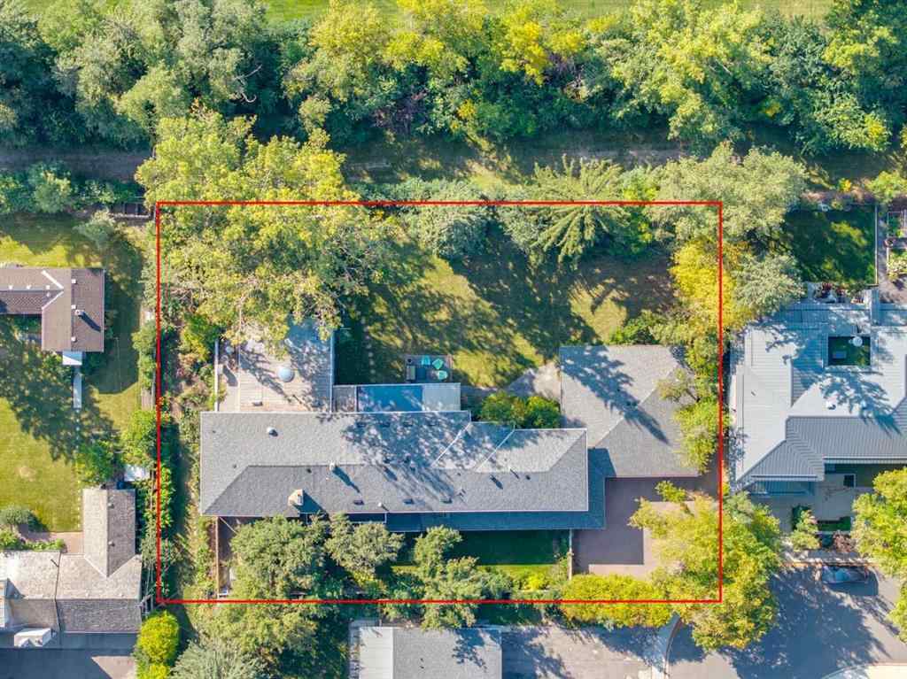 MLS® A2258265 - 35 Windsor Crescent SW in Windsor Park Calgary, Residential