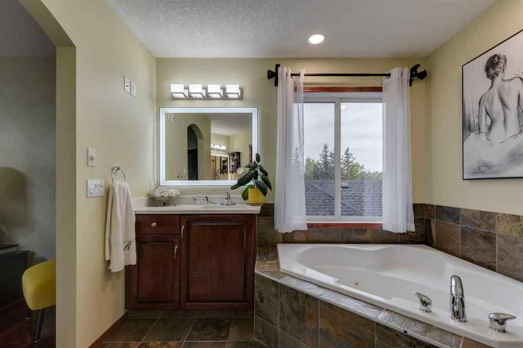 MLS® A2258267 - 142 Discovery Ridge Boulevard SW in Discovery Ridge Calgary, Residential
