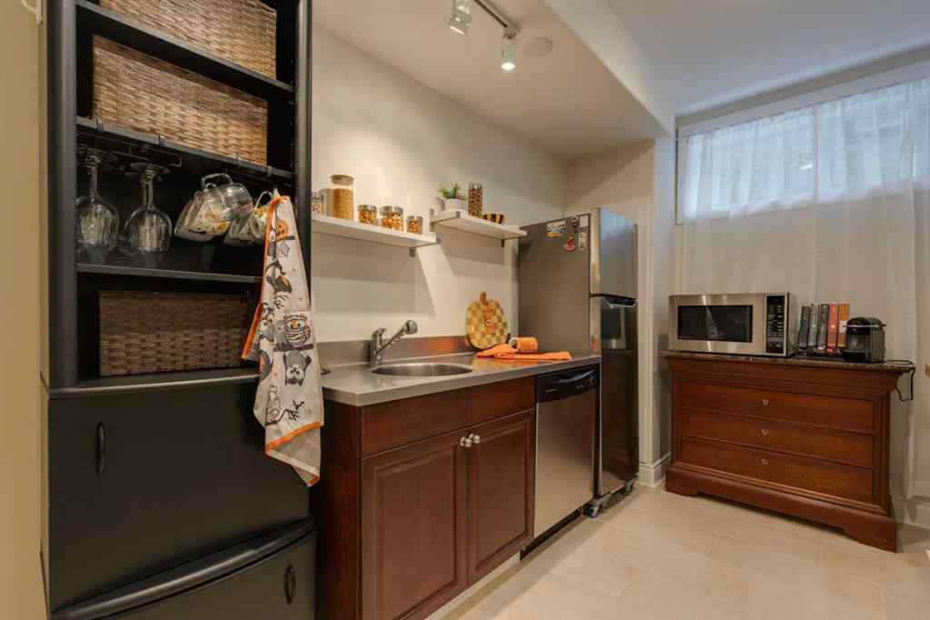 MLS® A2258267 - 142 Discovery Ridge Boulevard SW in Discovery Ridge Calgary, Residential