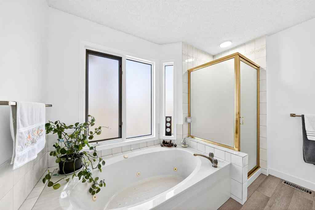 MLS® A2258270 - 1360 Shawnee Road SW in Shawnee Slopes Calgary, Residential