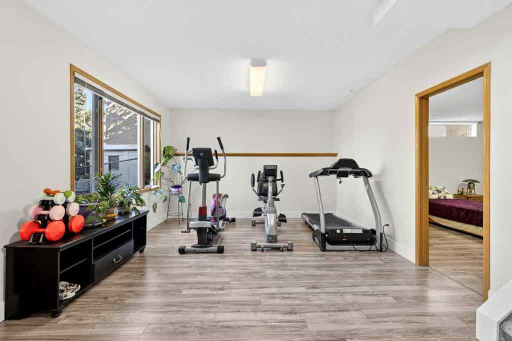 MLS® A2258270 - 1360 Shawnee Road SW in Shawnee Slopes Calgary, Residential