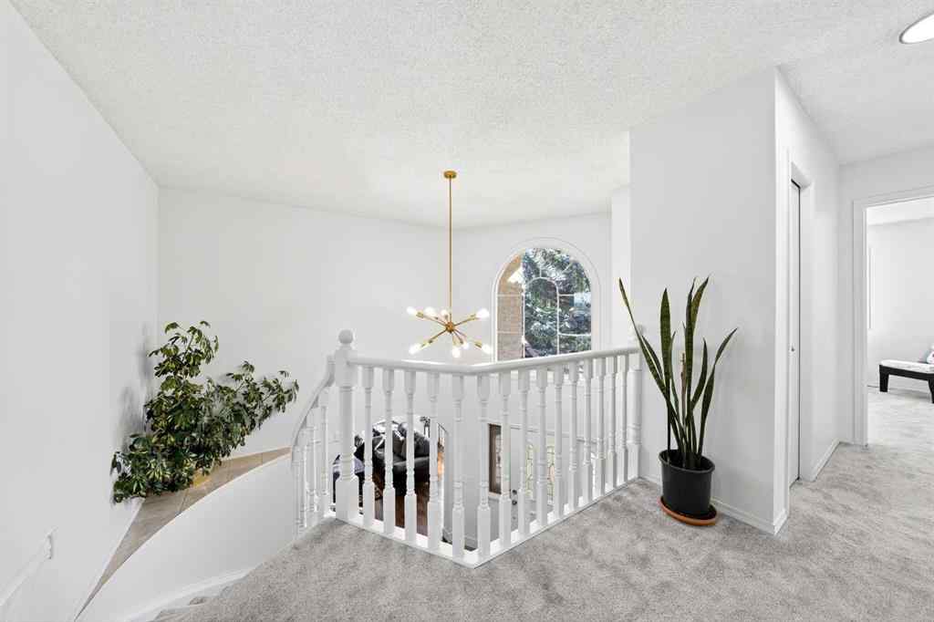 MLS® A2258270 - 1360 Shawnee Road SW in Shawnee Slopes Calgary, Residential