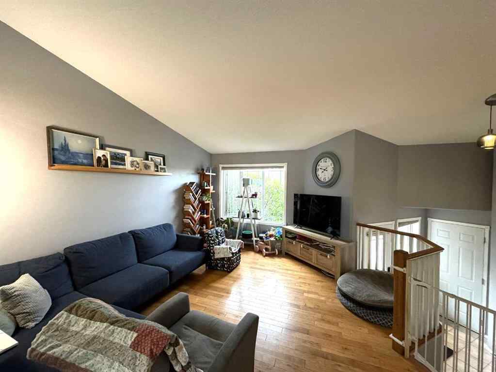 MLS® A2258281 - 806 Cherry Crescent  in NONE Beaverlodge, Residential