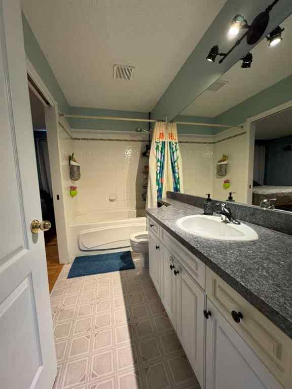 MLS® A2258281 - 806 Cherry Crescent  in NONE Beaverlodge, Residential