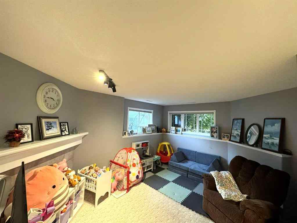 MLS® A2258281 - 806 Cherry Crescent  in NONE Beaverlodge, Residential