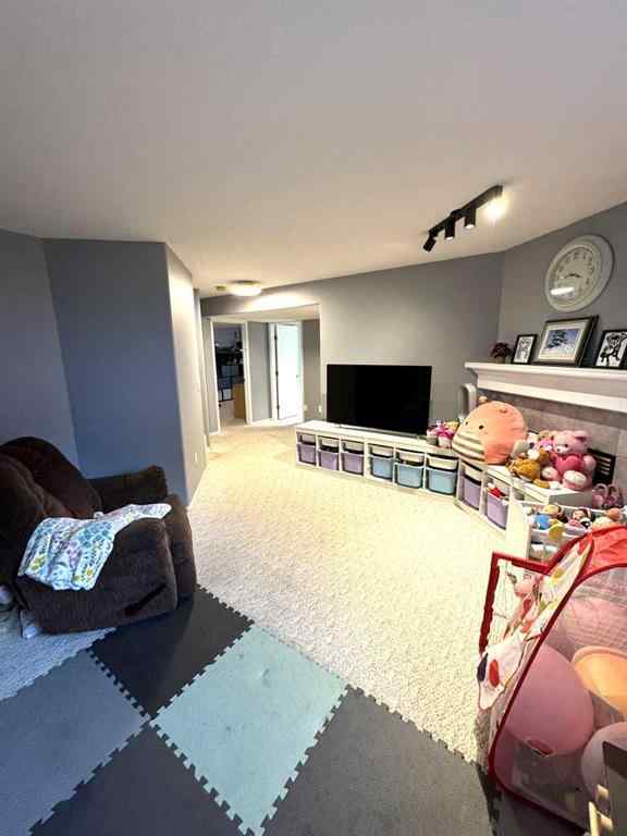 MLS® A2258281 - 806 Cherry Crescent  in NONE Beaverlodge, Residential