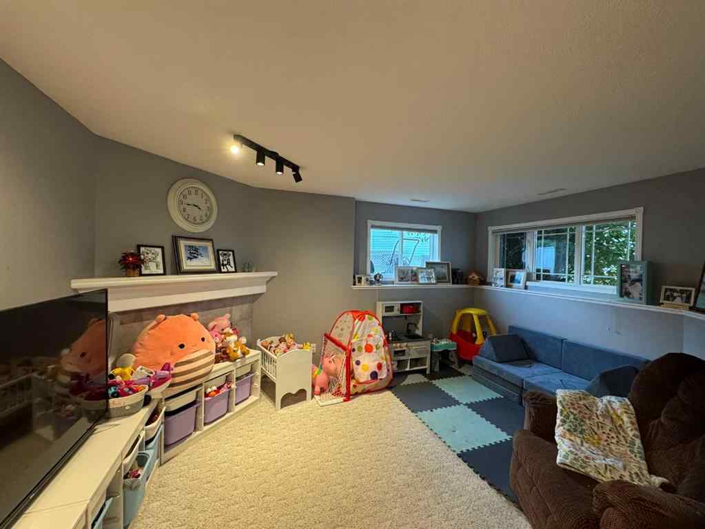 MLS® A2258281 - 806 Cherry Crescent  in NONE Beaverlodge, Residential