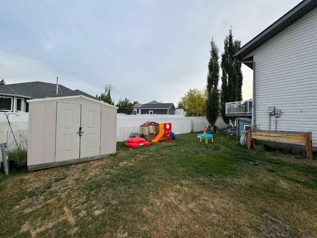 MLS® A2258281 - 806 Cherry Crescent  in NONE Beaverlodge, Residential