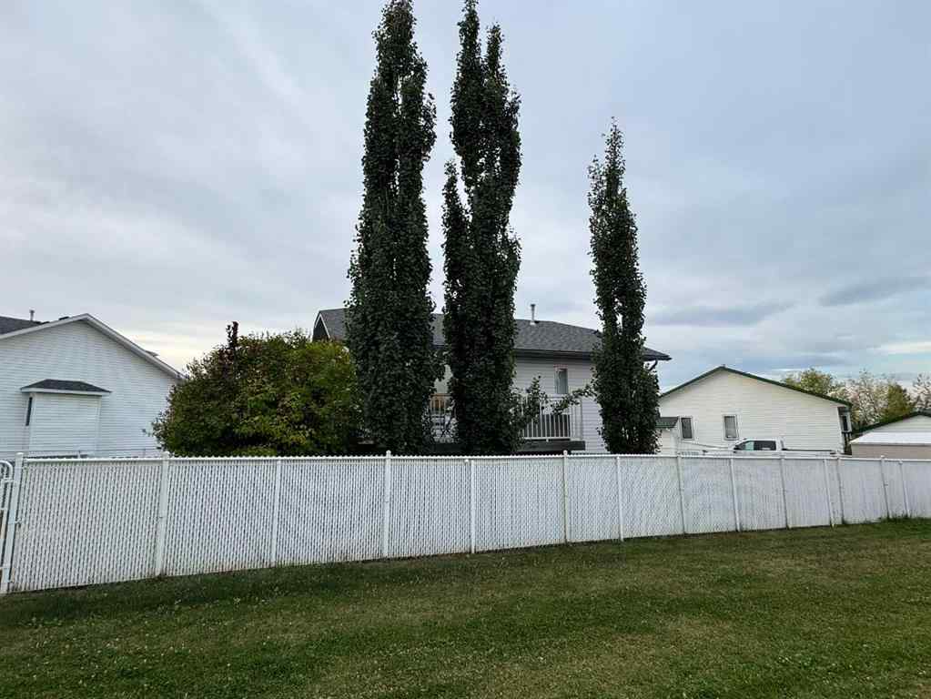 MLS® A2258281 - 806 Cherry Crescent  in NONE Beaverlodge, Residential