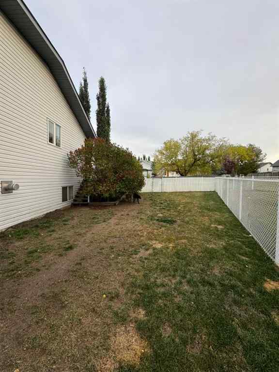 MLS® A2258281 - 806 Cherry Crescent  in NONE Beaverlodge, Residential