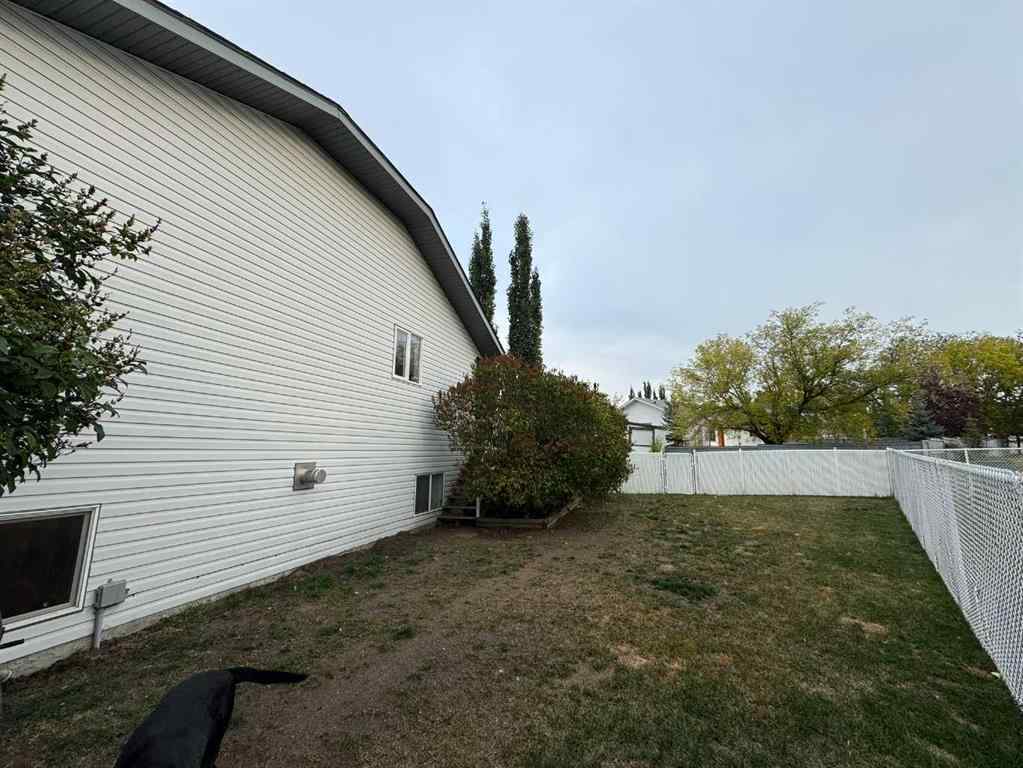 MLS® A2258281 - 806 Cherry Crescent  in NONE Beaverlodge, Residential