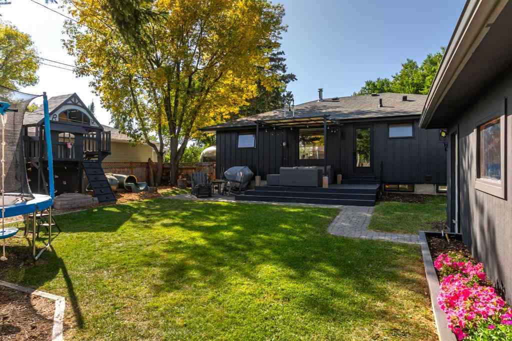 MLS® A2258301 - 2608 Garland Street SW in Glendale Calgary, Residential