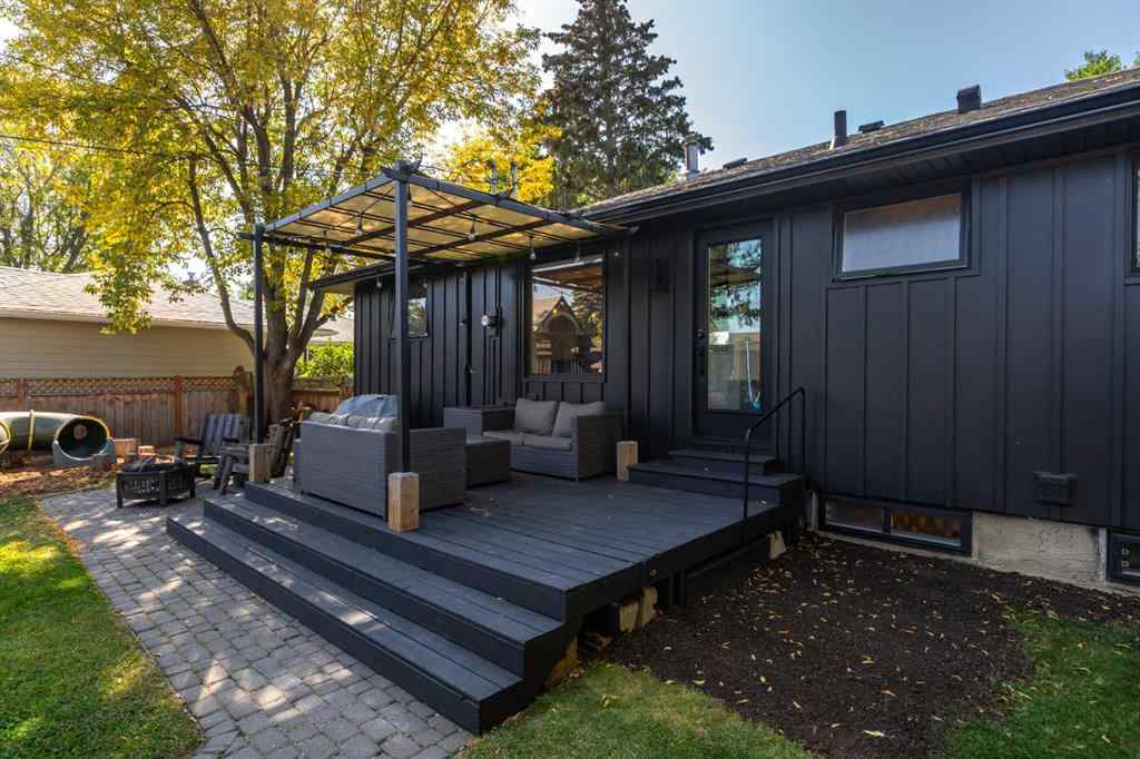 MLS® A2258301 - 2608 Garland Street SW in Glendale Calgary, Residential